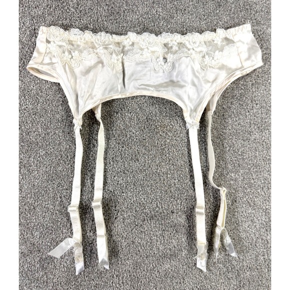 Victoria's Secret Other - Victoria's Secret Ivory 100% Silk Lace Trim Garter Belt Small Floral Bows Ivory